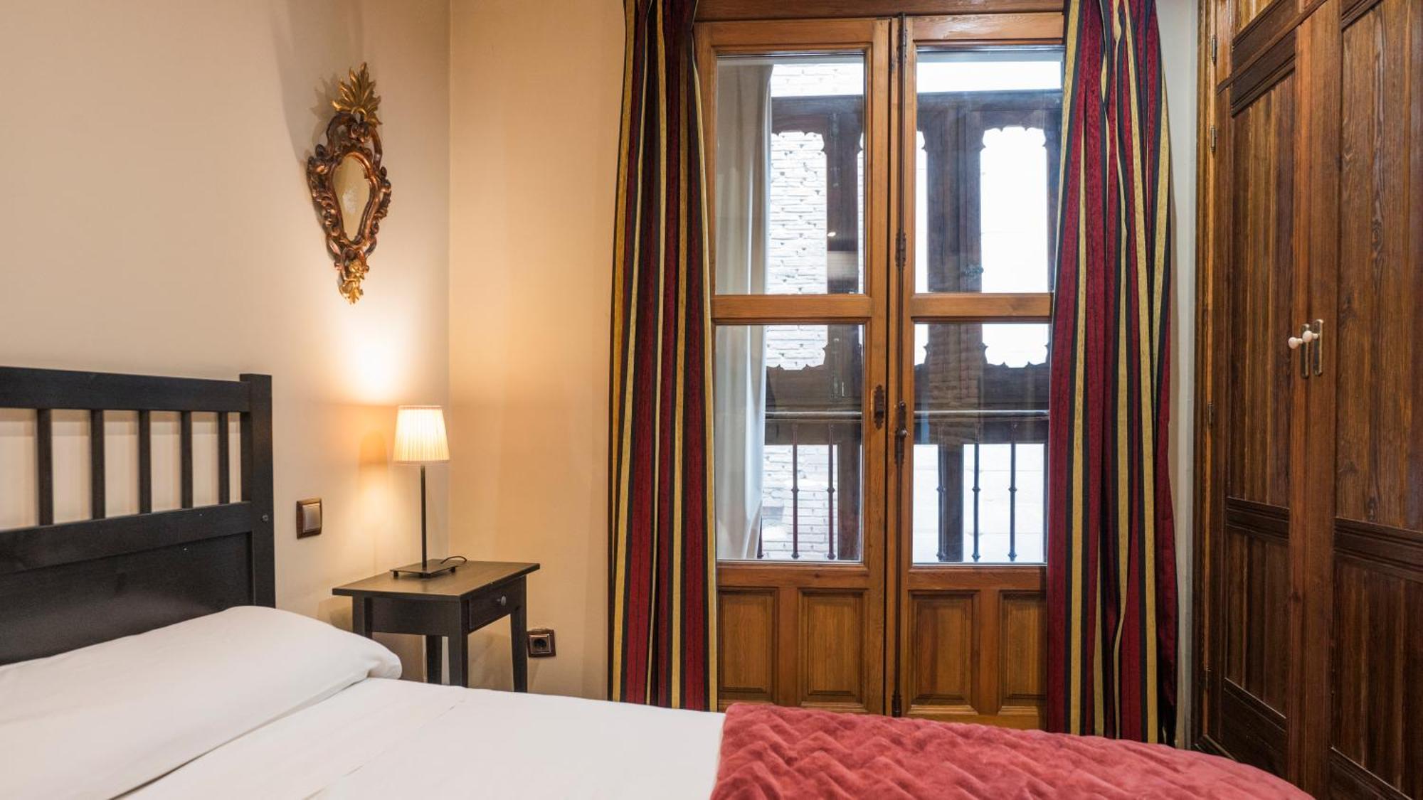 Apartamentos Las Teresitas Junto A La Catedral توليدو الغرفة الصورة